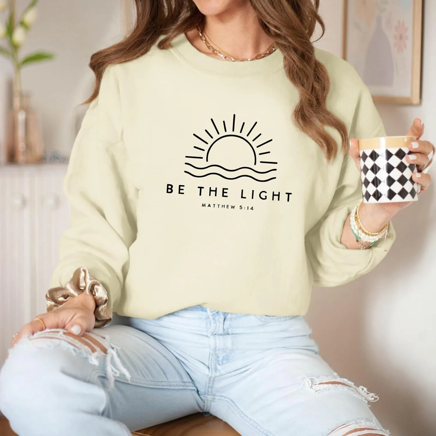 Christian Be The Light Sweatshirts for Women Religious Faith Jesus Bible Verse Graphic Shirts Loose Pullover Tops