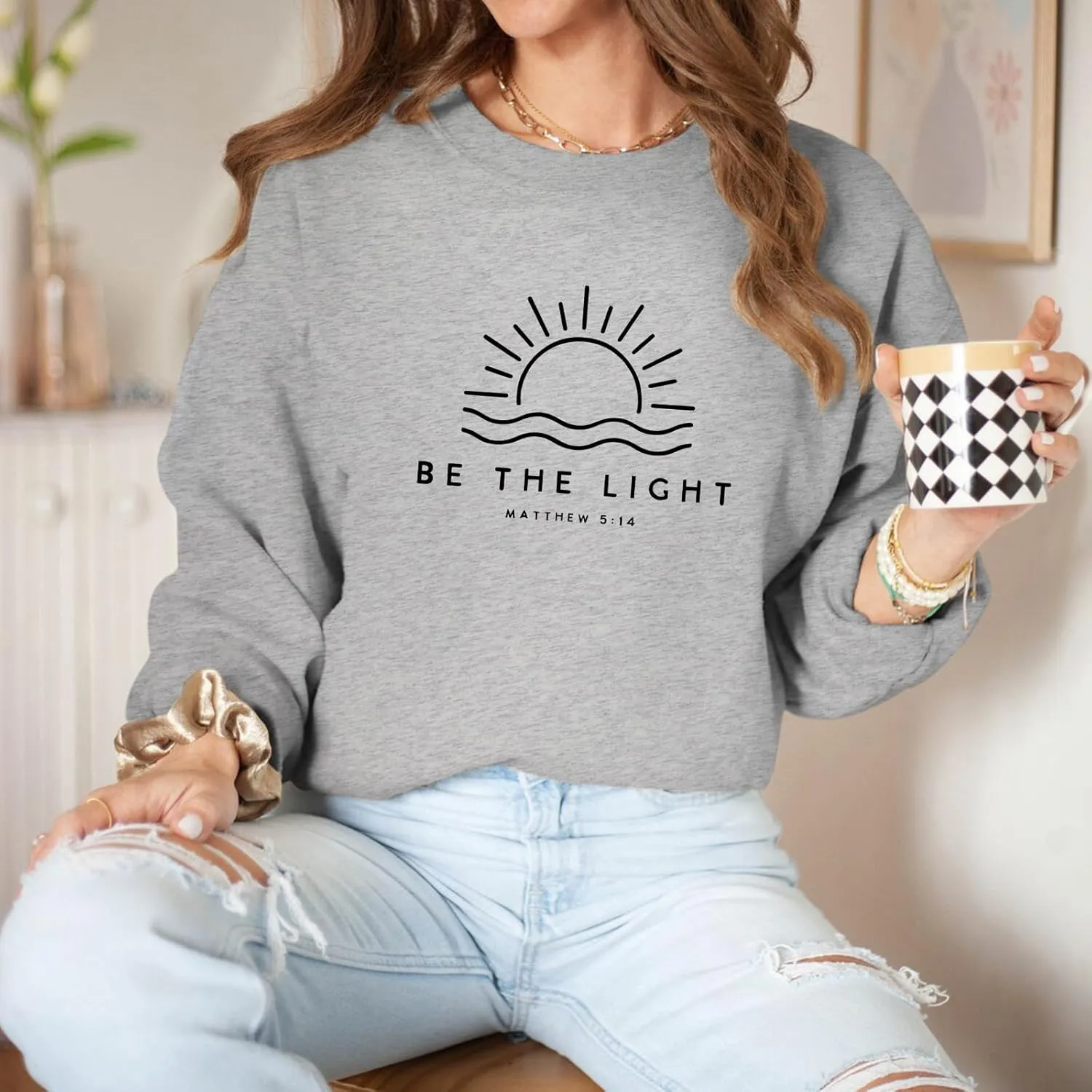 Christian Be The Light Sweatshirts for Women Religious Faith Jesus Bible Verse Graphic Shirts Loose Pullover Tops